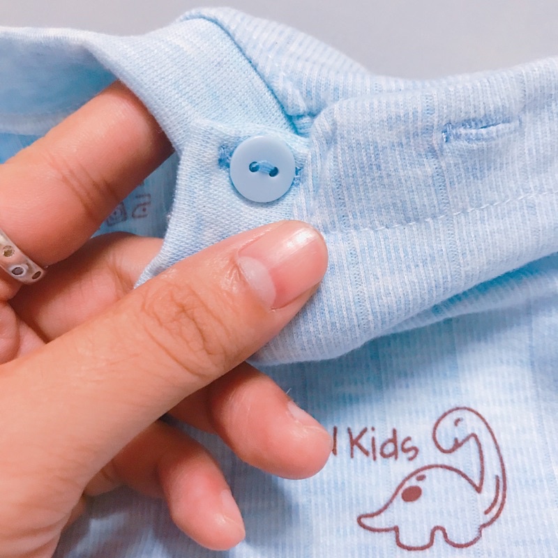 Áo nỉ dài tay cúc vai HN Kids cho bé