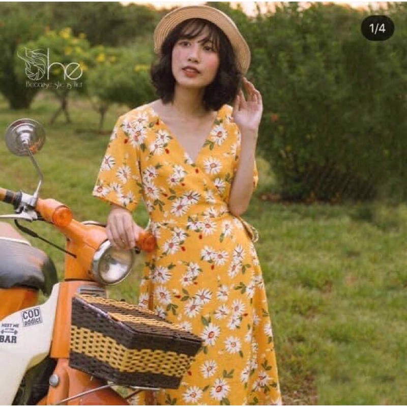Đầm hoa đắp chéo