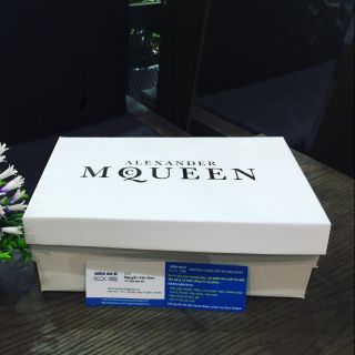 Hộp đựng giày mqueen