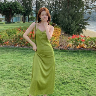 Đầm hai dây màu xanh lá thiết kế dáng ôm xinh xắn thời trang
