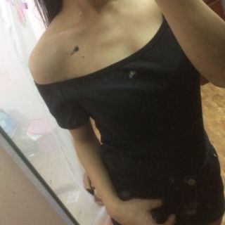 Áo lệch vai len gân