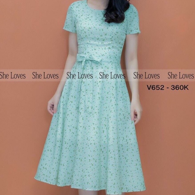 ĐẦM XOÈ TAY CON IN HOA NƠ EO