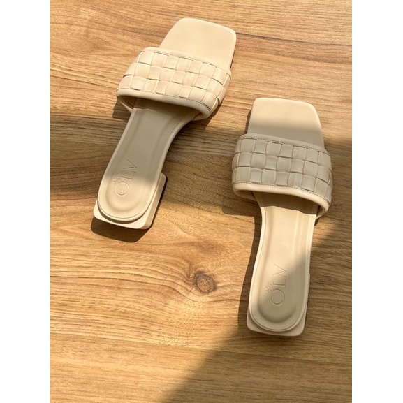 OLV - Dép Creamy Basket Weave Sandals