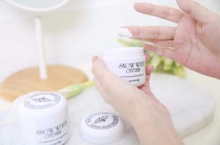 Kem dưỡng trắng da snow white cream
