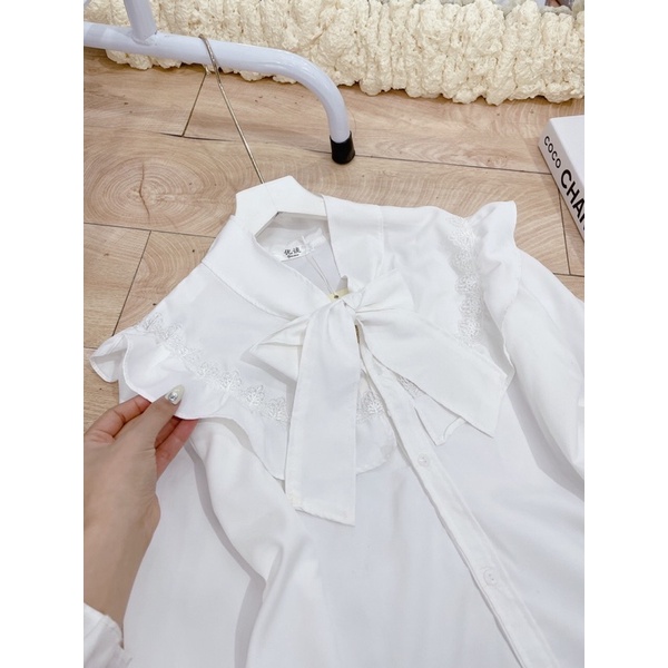 Áo sơ mi cổ nơ phối ren hoa