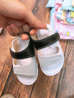 Sandal bé trai