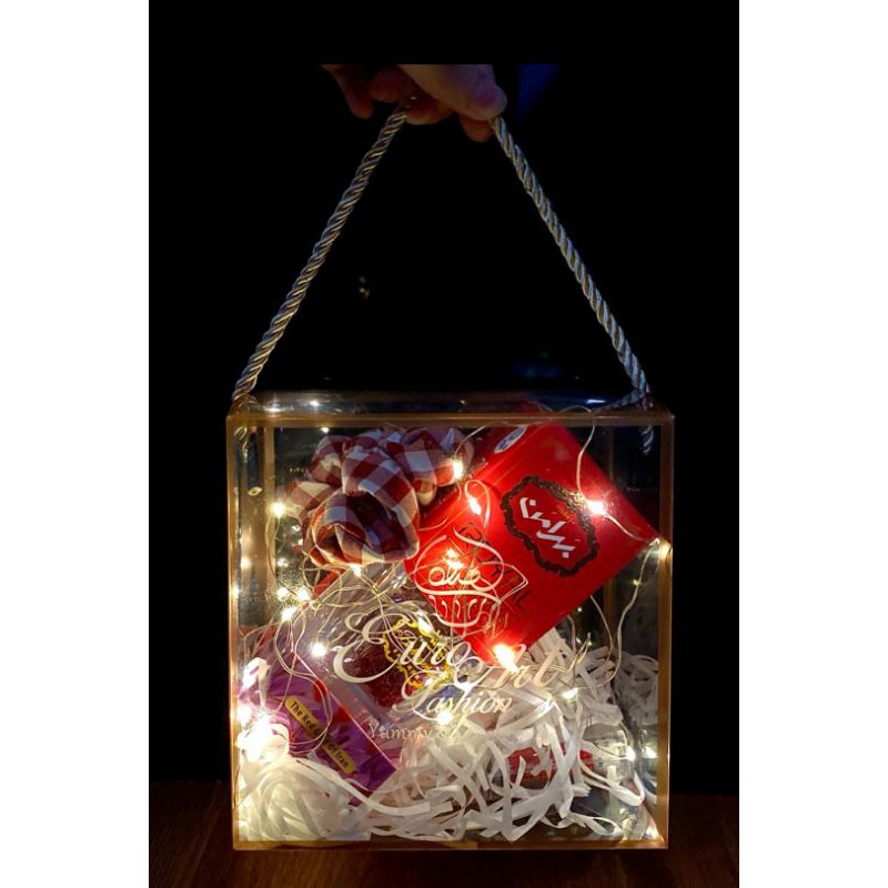 Hộp mica viền gold 14x14x7cm trong đựng bánh/son/quà tặng có quai xách nhà KlingKling | BigBuy360 - bigbuy360.vn