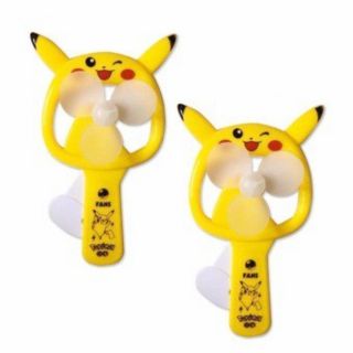 Quạt bóp tay Pikachu cho bé