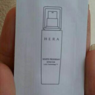 Kem dưỡng trắng da Hera