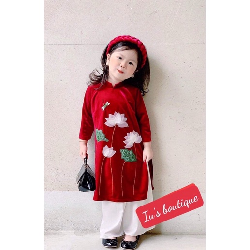 Áo dài nhung đỏ bé gái