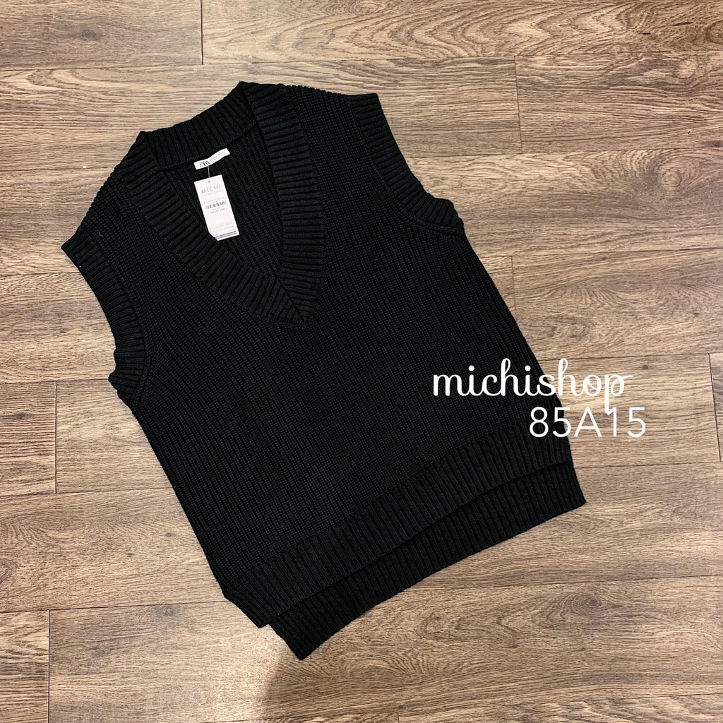 Áo gile len cổ tim màu đen - 85A15