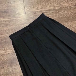 chân váy xếp ly xòe