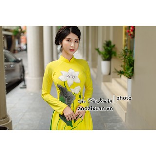 Áo dài vẽ hoa sen 4 tà nền lụa vàng- 201202