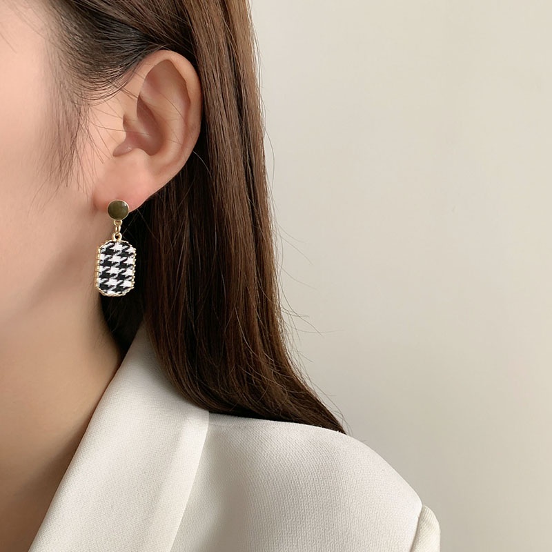 MOCHASHUKhuyên tai kẹp không xỏ lỗ  hình cánh bướm/vuông/lá đính đá đen/nhiều mẫu tùy chọn kiểu retro cho nữ