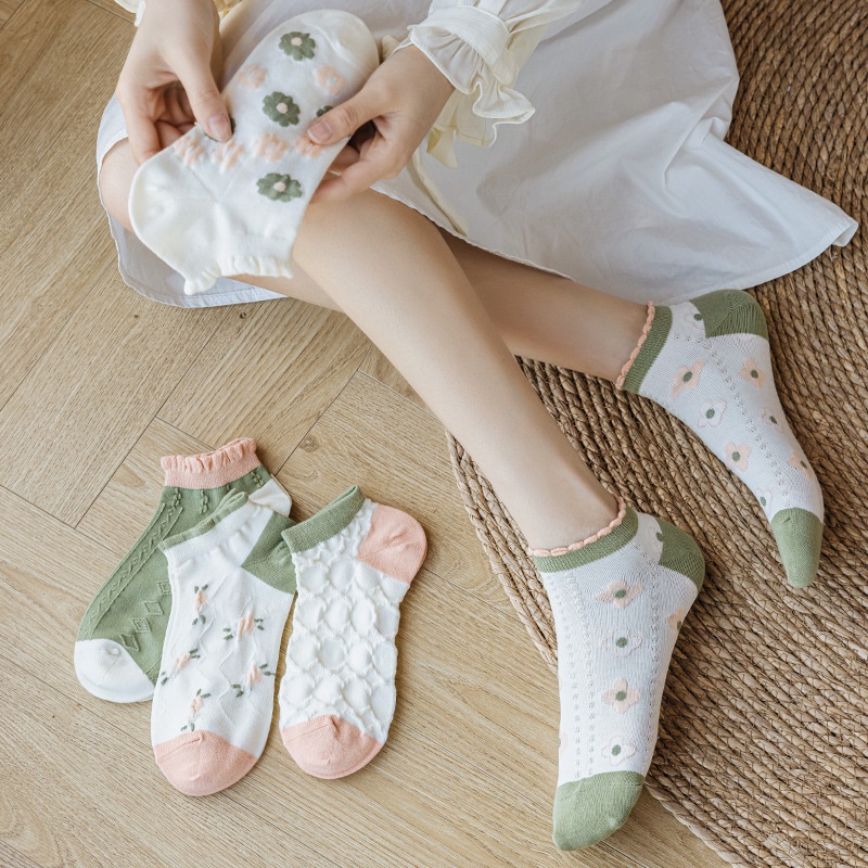 Vớ tất cổ ngắn xoăn bông hoa dập nổi xanh hồng pastel