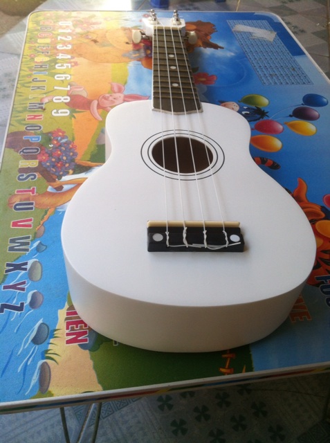 Ukulele trắng tăng hướng dẫn tự học