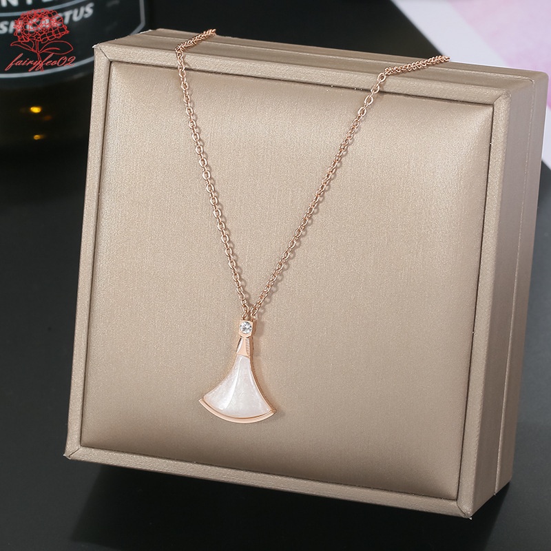 Vòng cổ Thép Titan 18k Mặt Cỏ Bốn Lá Và Vỏ Sò Cho Nữ (Hộp Trang Sức)