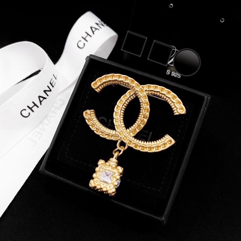 cài áo chanel