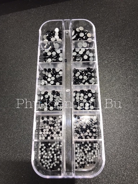 Đá chân keo mix size chia khay,1 khay đầy đặn 1400 viên