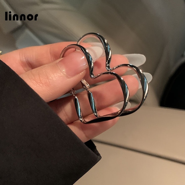 Khuyên Tai Hình Trái Tim Lớn Rỗng Đơn Giản Thiết Kế Mới
