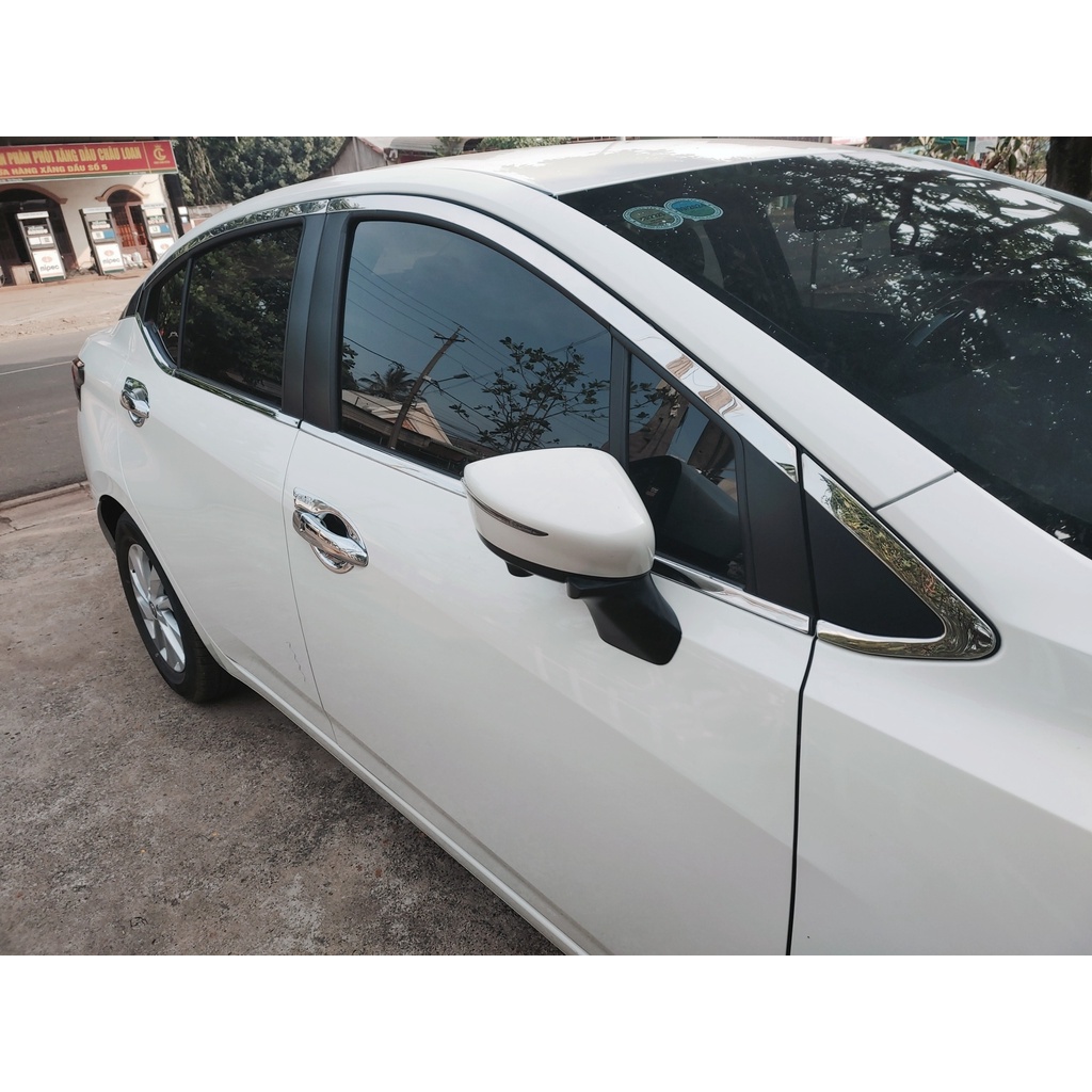 Nẹp chân kính, cong kính xe Nissan Almera 2021- 2022 - 2023 chất liệu inox 304 sáng bóng