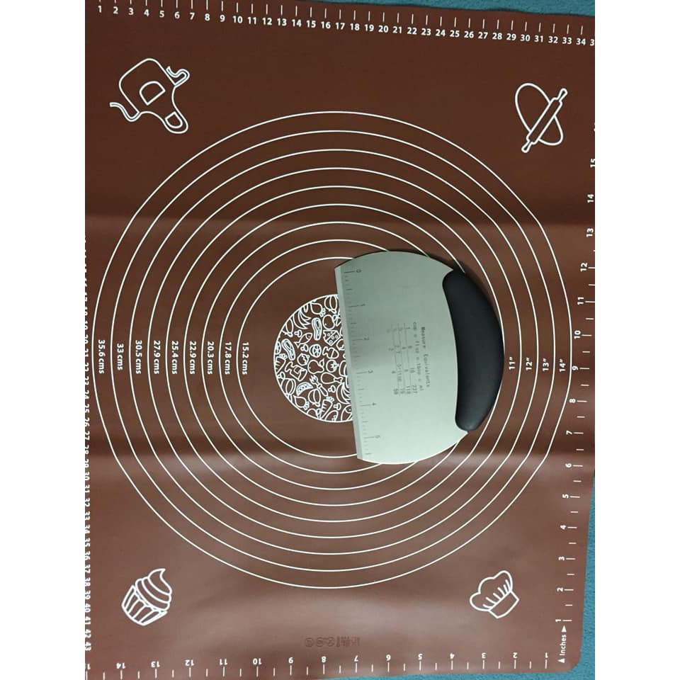 Thảm silicon nhào bột và dao cắt bột