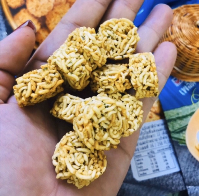 Snack mì gà cay - món khoái khẩu cho người ăn cay