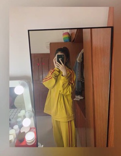 Set thể thao hồng pastel, đen, vàng