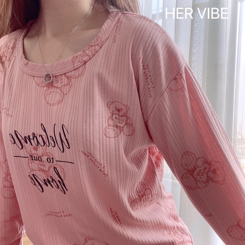 Bộ ngủ thu đông mẫu kẻ phối hình gấu dễ thương tay dài quần dài chất dày ấm Her Vibe | BigBuy360 - bigbuy360.vn