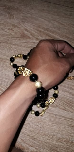 Sợi dây đeo tay bằng đá và tì hưu kim loại 12ly