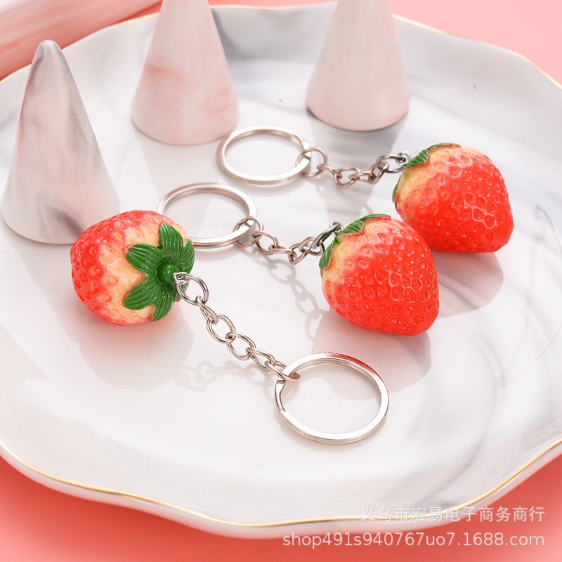 Móc khoá hình quả dâu tây