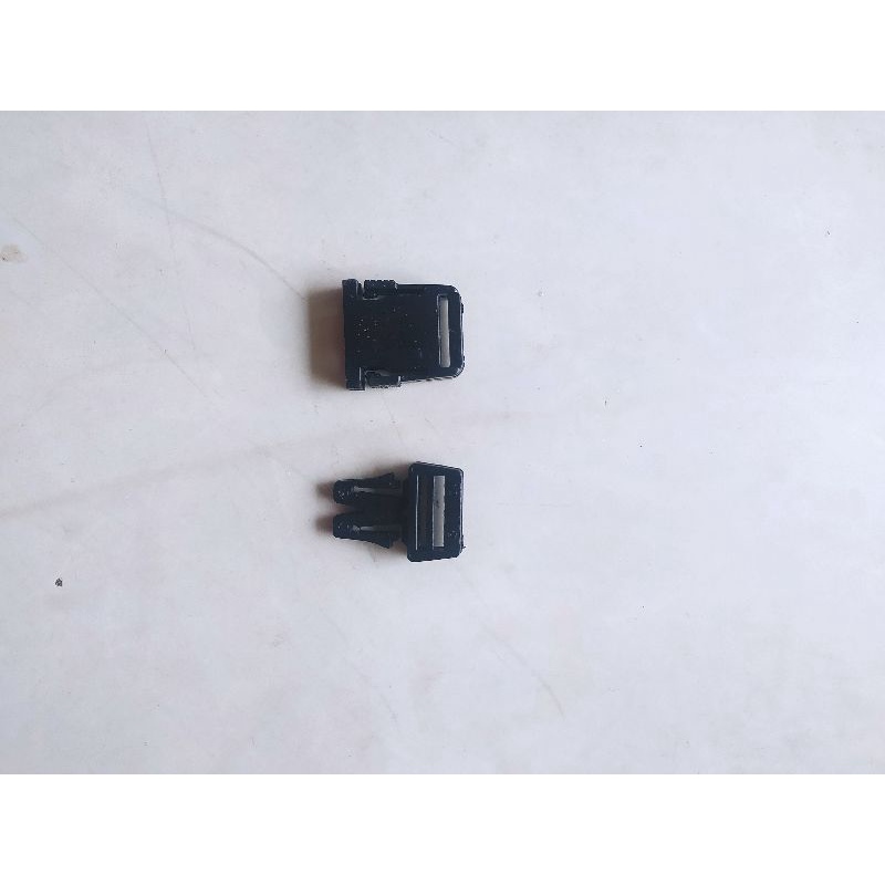 Chốt cài nón bảo hiểm