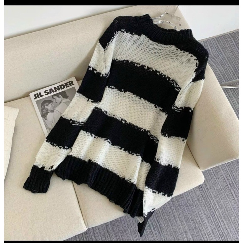 Áo len rách đen trắng phối màu cá tính | BigBuy360 - bigbuy360.vn