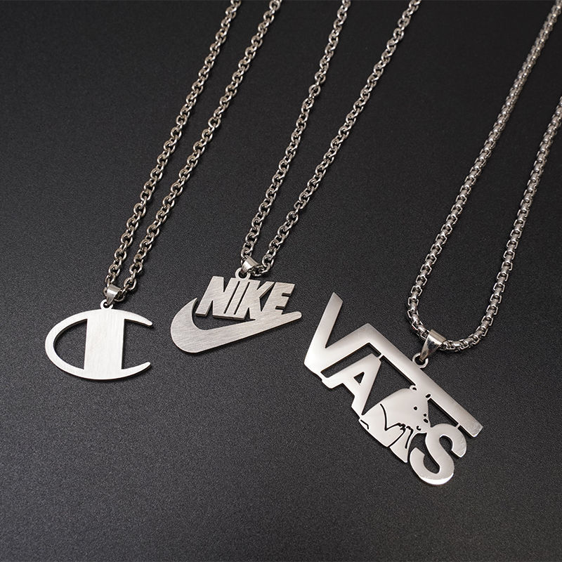 Vòng cổ mặt chữ cái logo nike cá tính