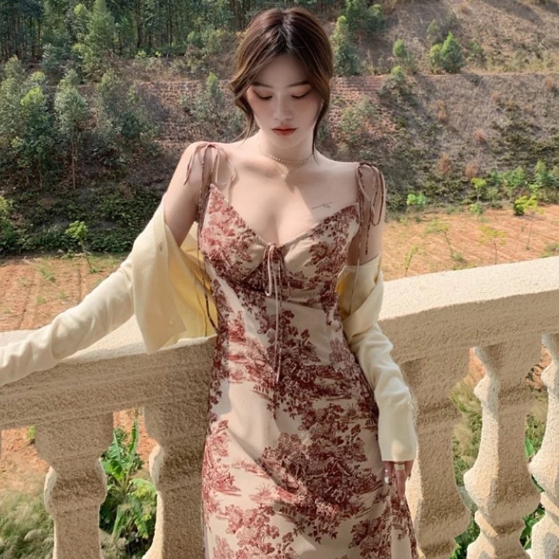 Set váy hai dây dáng dài phong cảnh kèm áo khoác trắng | BigBuy360 - bigbuy360.vn