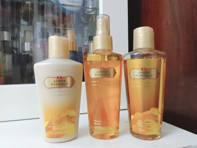 Unbox - Bộ sản phẩm set 3 chai Amber romance 125ml Victoria secret