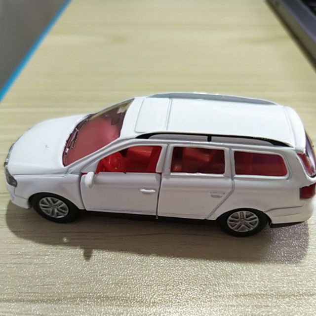 Xe hơi đồ chơi mô hình Volkswagen Passat Variant- 1307