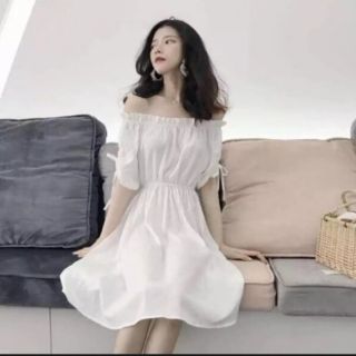 Đầm trắng dây rút tay tiểu thư