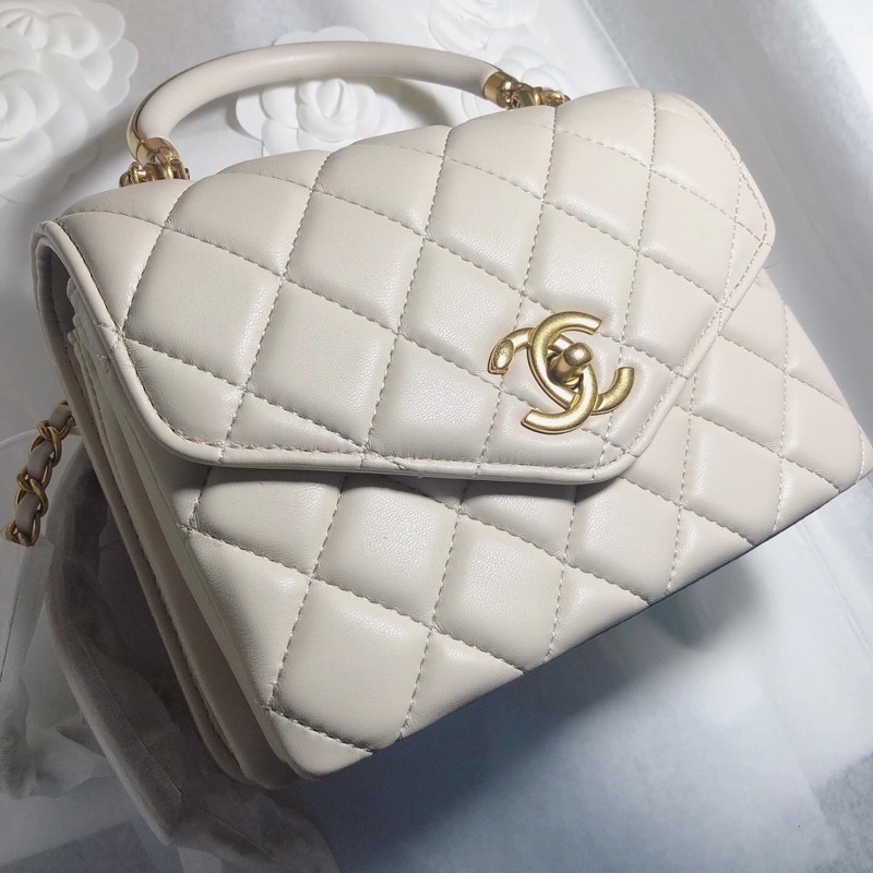 Gift Chanel white lambskin flap on chain túi đựng đồ trang điểm makeup bag