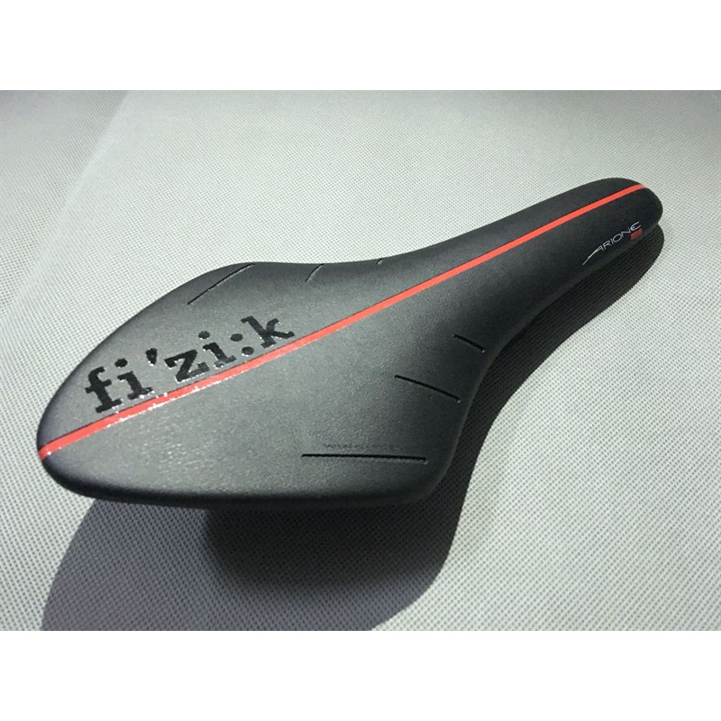 Yên carbon Fizik Arion gọng carbon sọc dài