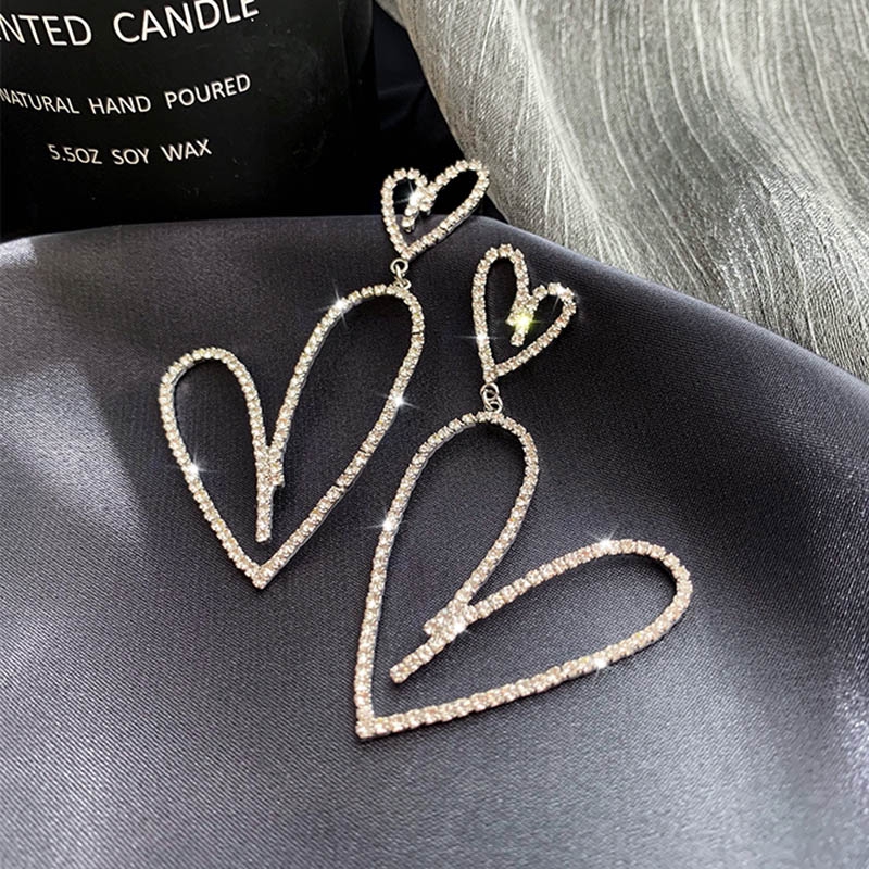 Đôi bông tai mạ bạc 925 hình trái tim đính kim cương giả