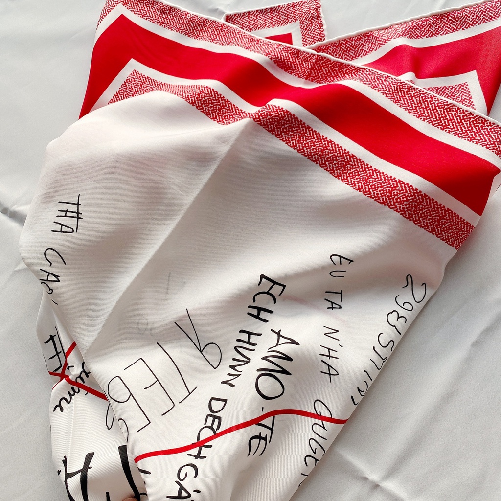 Khăn Vuông 90x90 cm Bằng Lụa In Chữ 38 Ngôn Ngữ