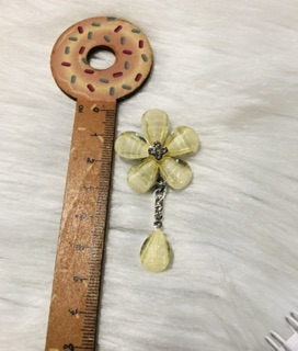 Cài áo hoa đá. Dài 6cm