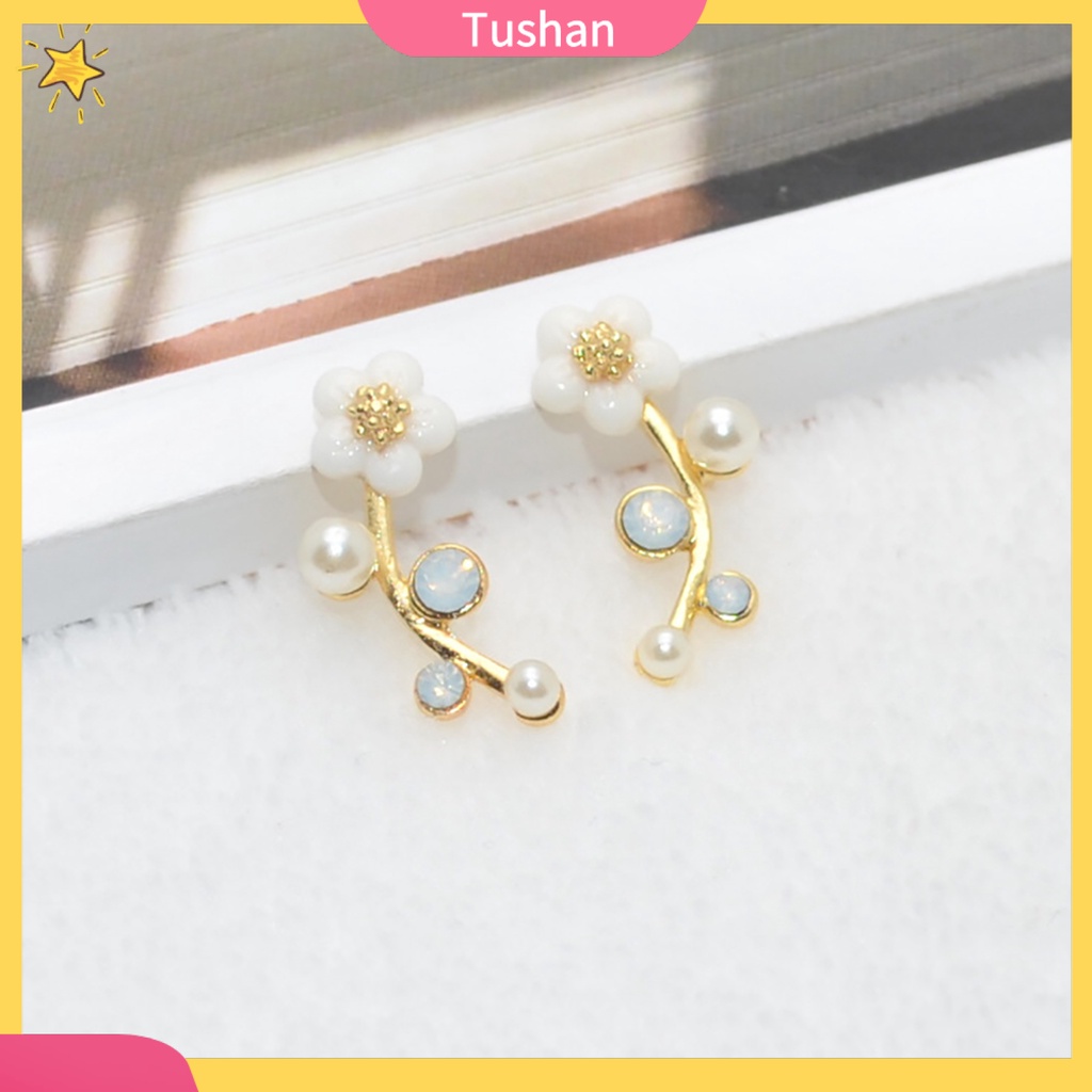 Cặp khuyên tai hình hoa đính đá và ngọc trai giả trang nhã cho nữ