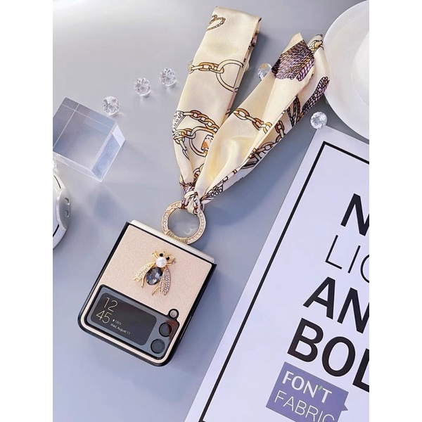 Ốp da Samsung Z Flip 3 / Z Flip 4 gold đính ong đá kèm ring và dây móc sang chảnh / Z Flip3 / ZFlip3 / Z Flip4/ ZFlip4