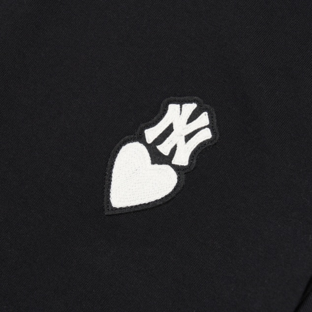 ÁO MLB HEART SMALL LOGO COMFORTABLE FIT SHORT NY🔥CHÍNH HÃNG🔥T-shirt MLB Tay Ngắn Logo NY❤️Màu Đen  - SIMPLE S