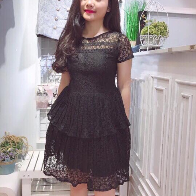 Váy ren xếp ly