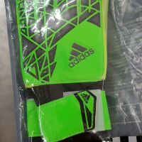 Găng tay thủ môn adidas