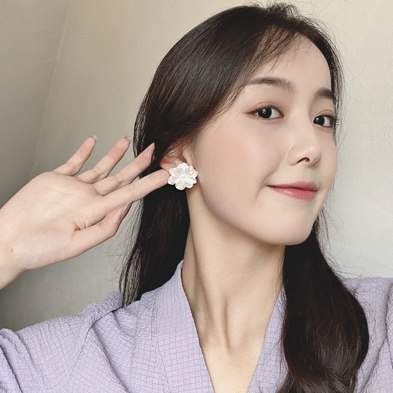 1 Đôi Bông Tai Hình Hoa Trắng Sang Trọng Thời Trang Hàng Ngày Cho Nữ