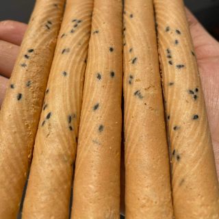 BÁNH ỐNG MÈ ĐEN(hay còn gọi BÁNH QUẾ DỪA)